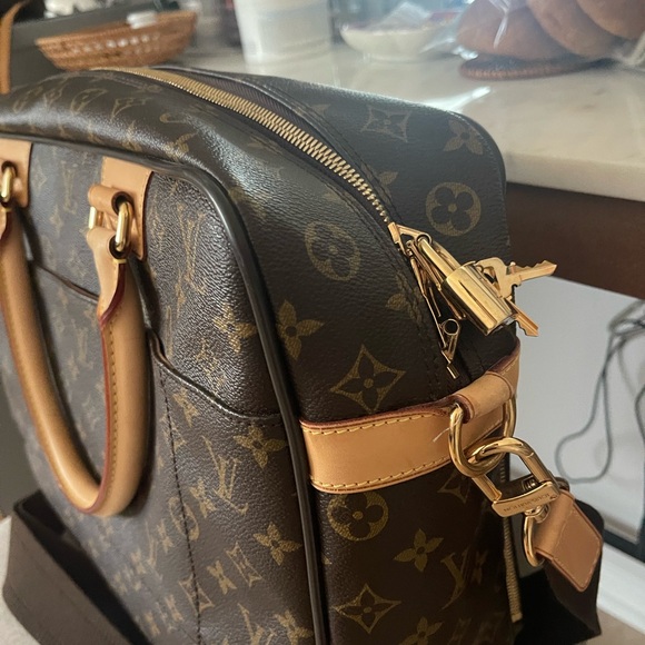 Authentic Louis Vuitton                          made in France. - Picture 6 of 10